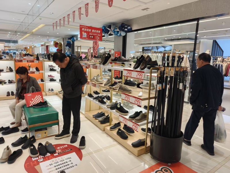 贺：福连升休闲鞋河南洛阳洛龙区专卖店正式开业！