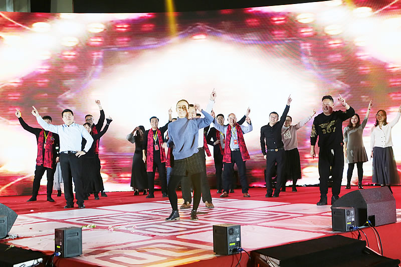 《携手共赢新里程》福连升2018年度表彰大会!(图23) 234A4333.jpg