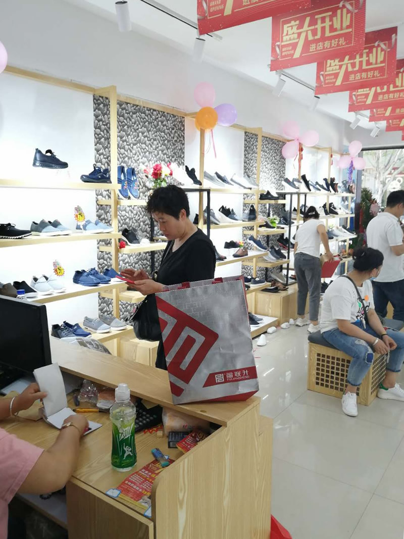 贺：云南红河州开远市新开一家福连升休闲鞋专卖店！(图4)
