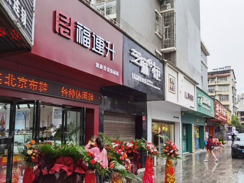 贺：福连升休闲鞋品牌湖南常德鼎城区双谭店正式开业！