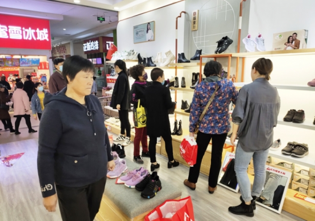 鞋子品牌加盟-现在鞋子品牌特别多，选择哪个加盟更具有吸引力呢？