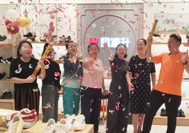 贺：福连升北京布鞋四川绵阳新店开业！